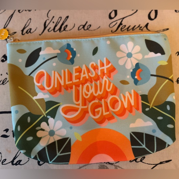 Tula x Steffi Lynn Tsai Unleash Your Glow Cosmetic Makeup Bag New - Picture 1 of 3